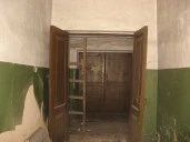 Кирпичное здание в Псковской области, г. Дно
